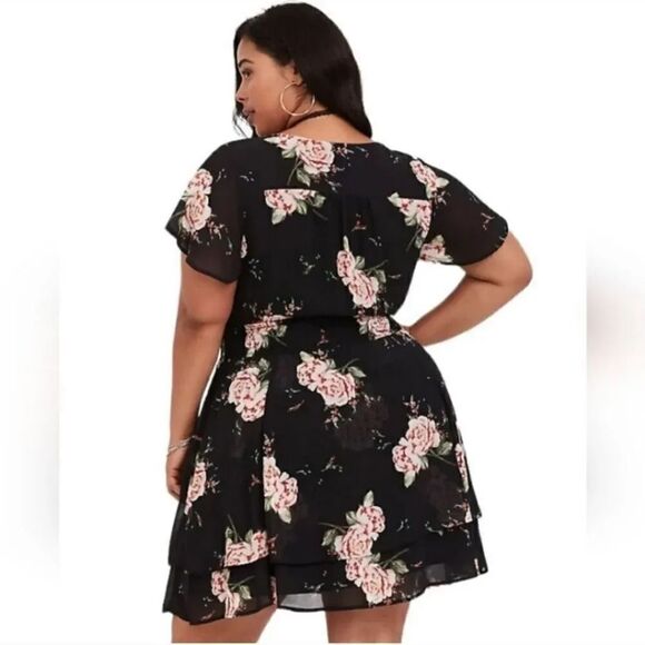 NEW Torrid Black Floral Smocked Georgette Dress in Dream Bouquet Size 2 (2X) - Picture 6 of 13